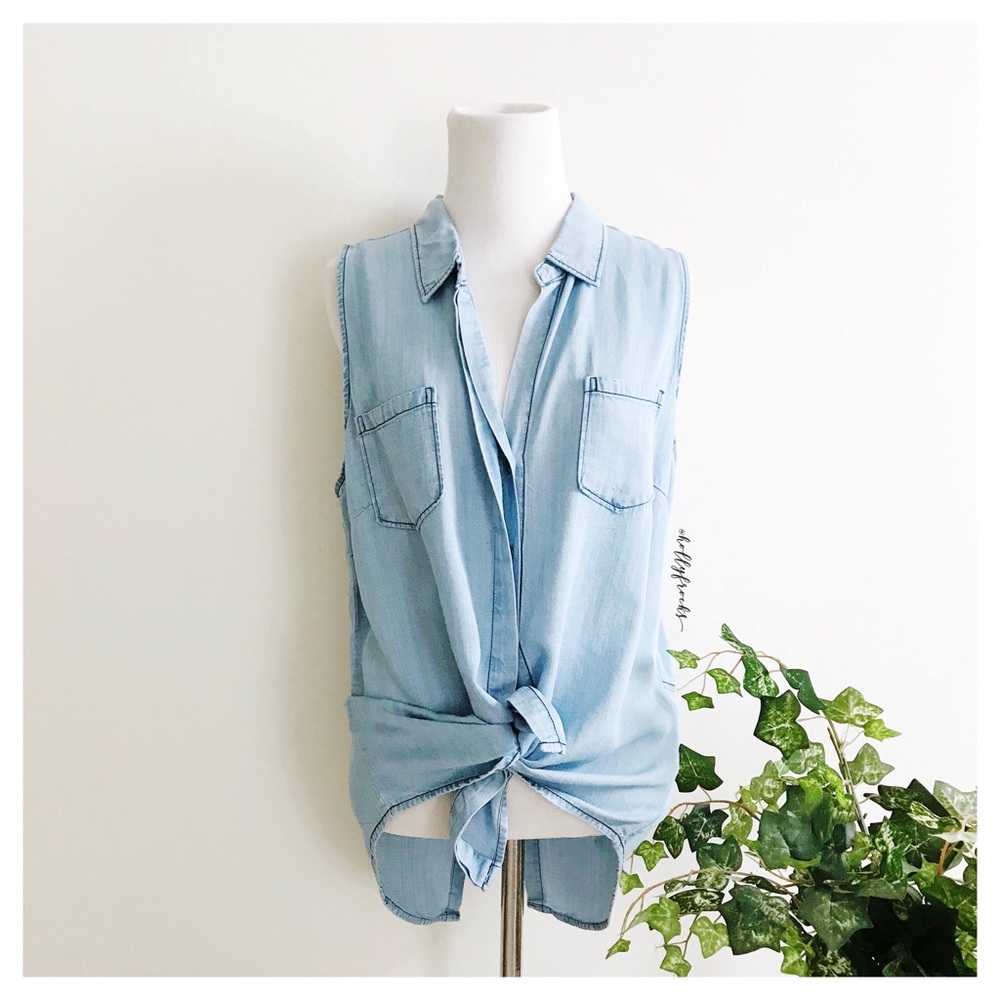 Lovestitch ∙ Sleeveless Button Down Top